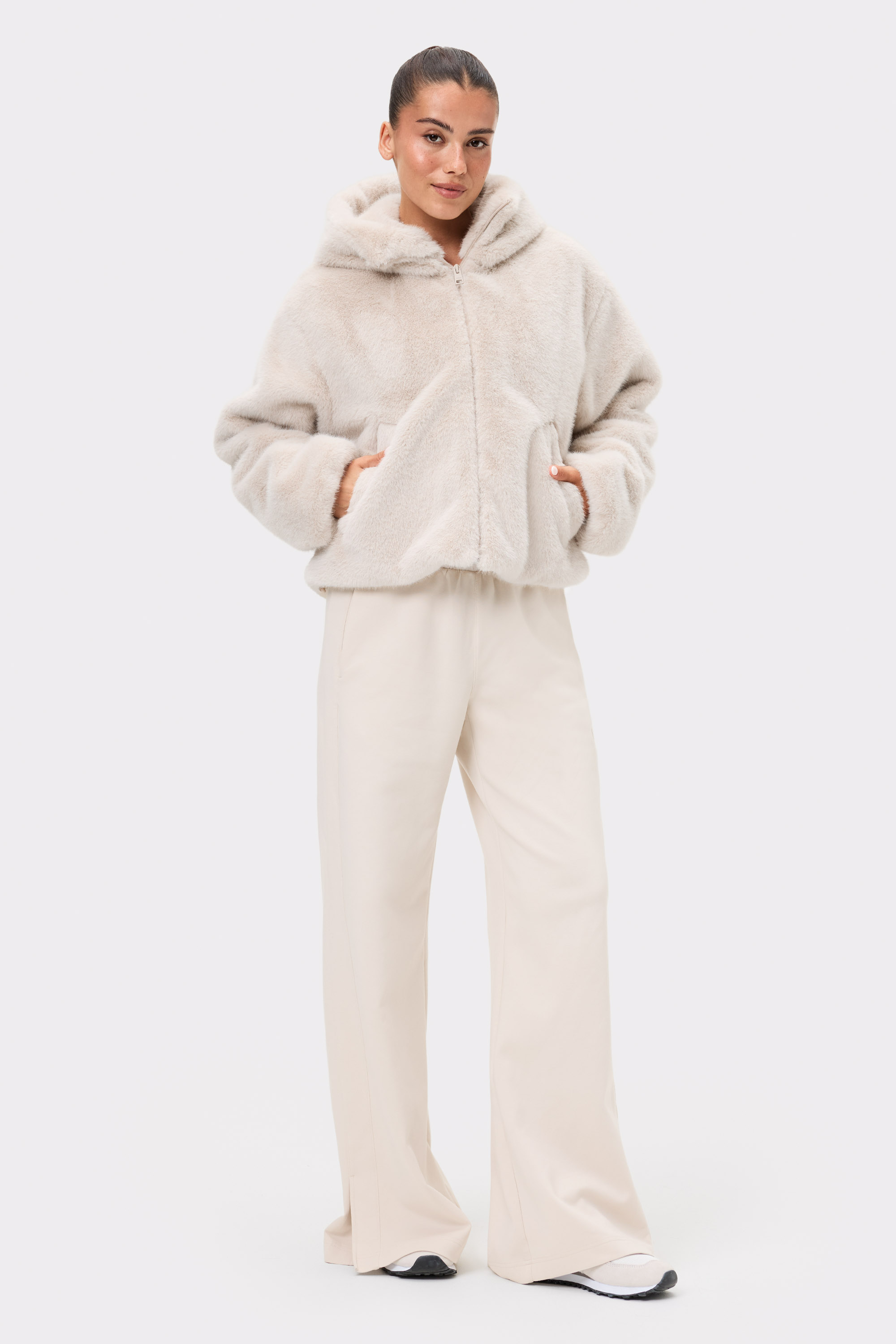 Flauschige Kapuzenjacke Moonbeam I Recyceltes Polyester I STRONGER